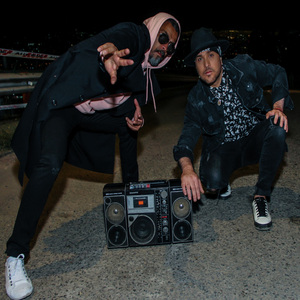 姉弟だから…擦るまでだよ
